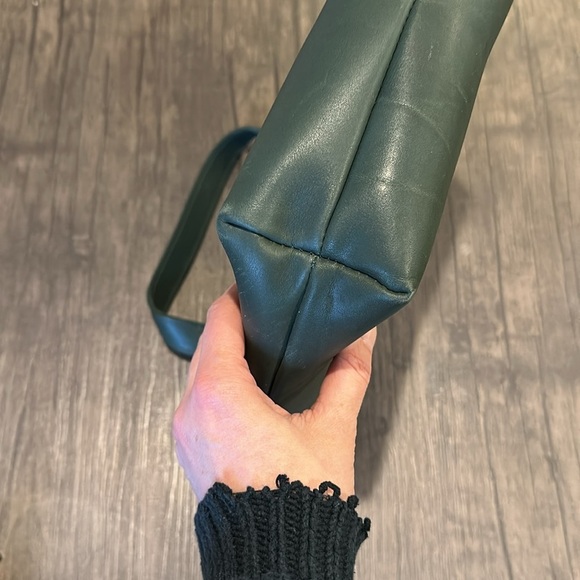 J.W. Hulme Leather Wine Tote Carrier, Holds Two Wine or Liquor Bottles, Green - Picture 7 of 12